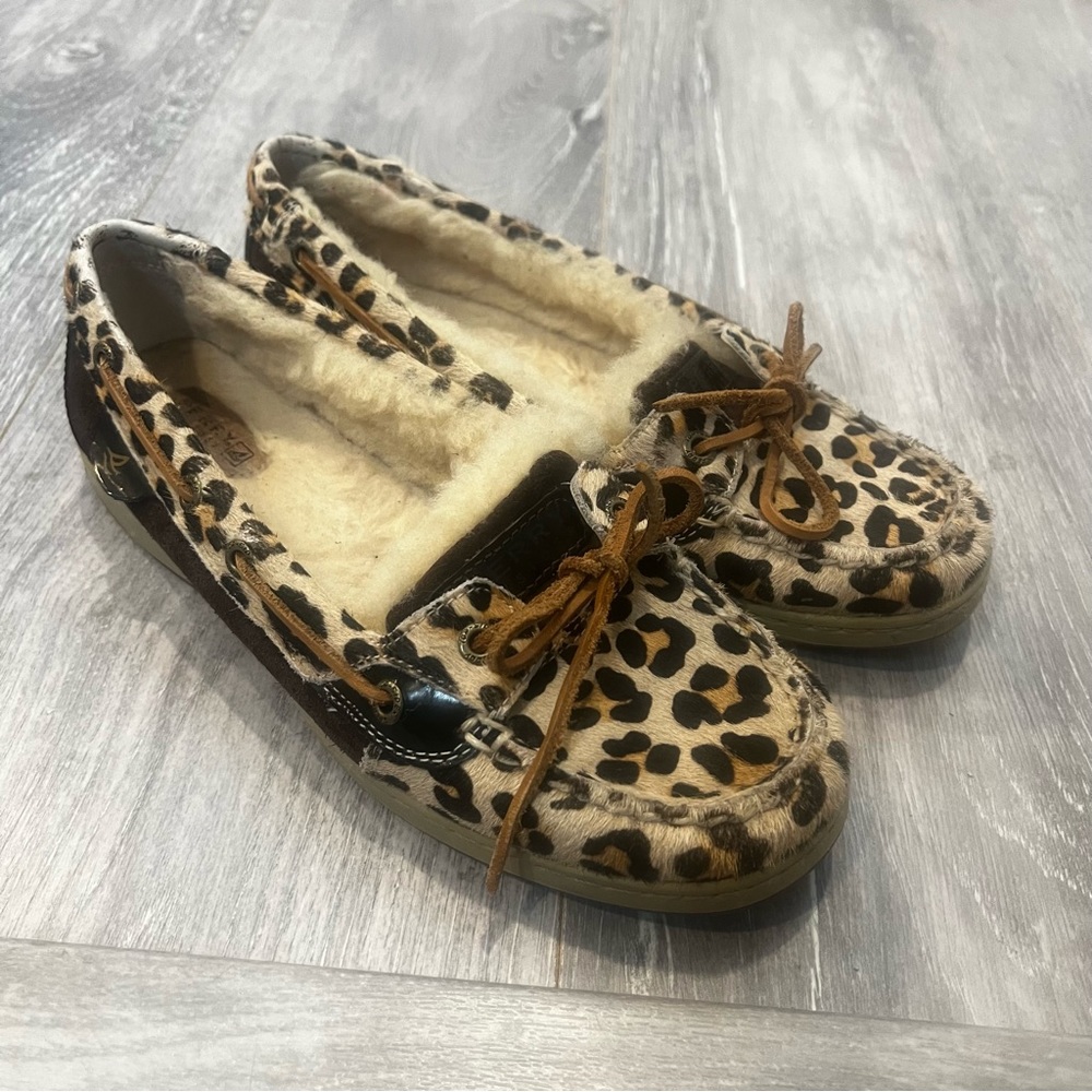 Sperry fur lined topsiders